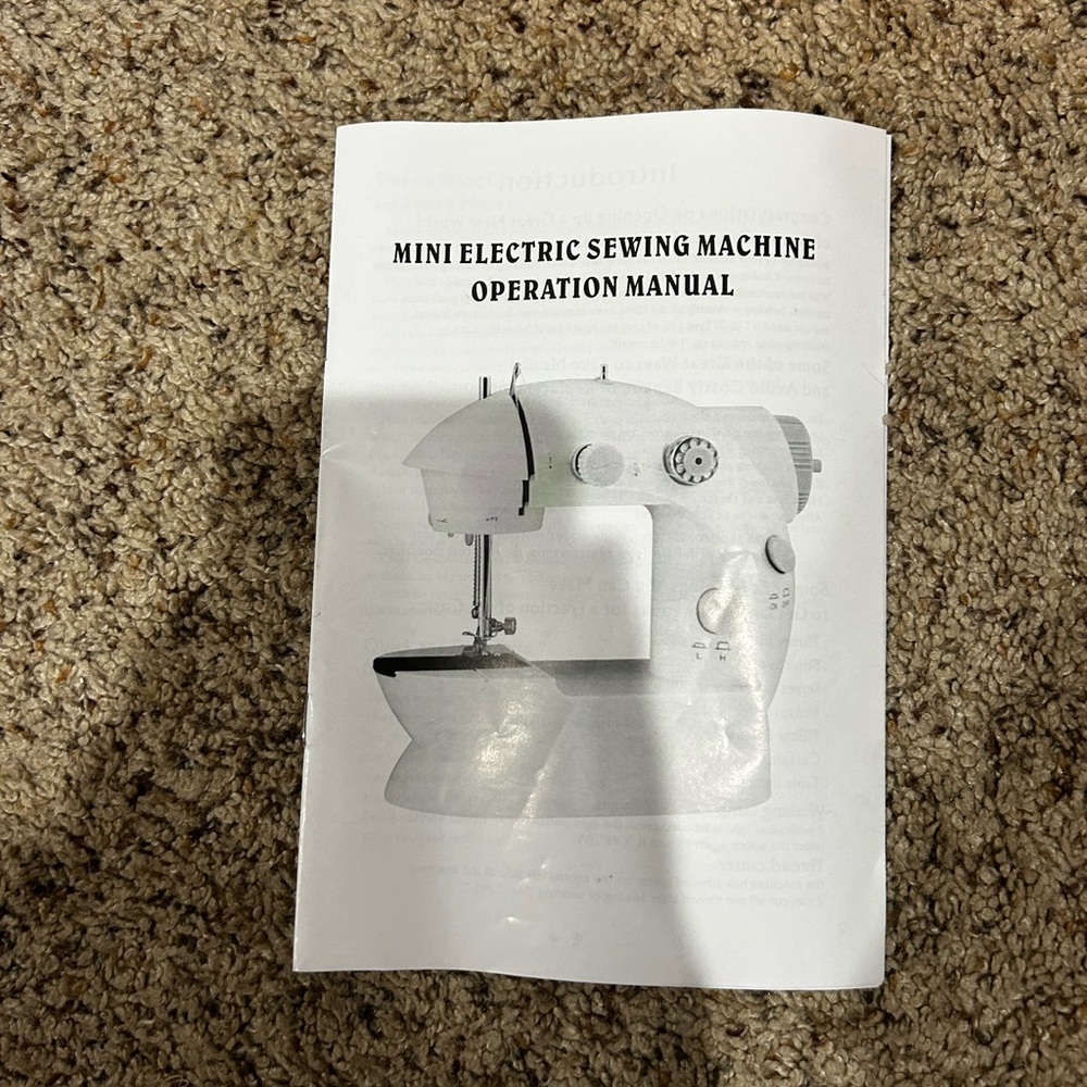 Mini Sewing Machine - Picture 5 of 15